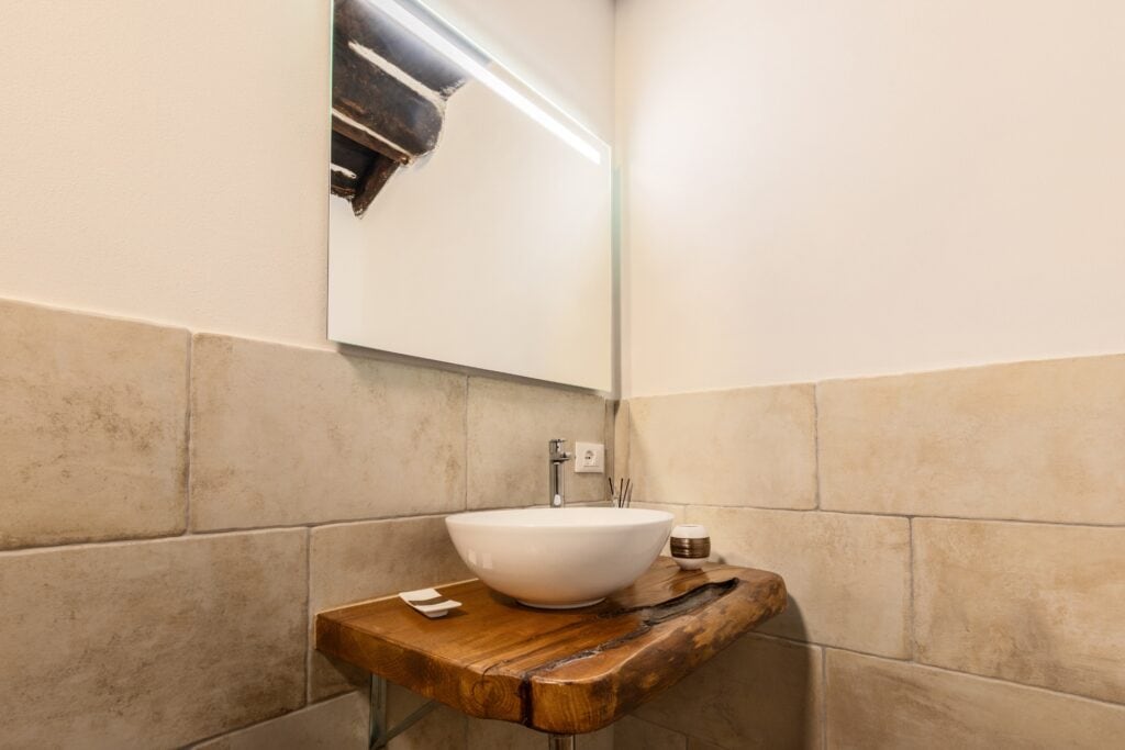 Dettaglio Lavandino Bagno Stella Alpina